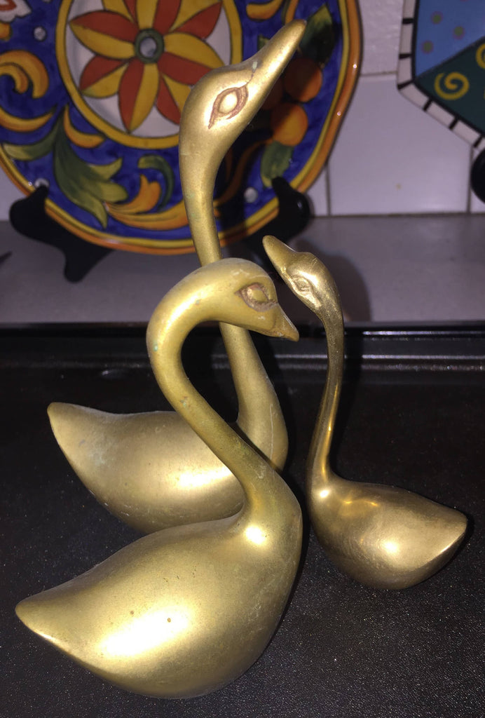 Vintage Sweet Little Family of 3 Brass Swan Figurines – La