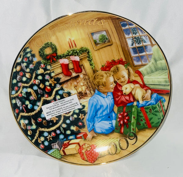 Christmas Plate Avon  2009 “A Gift to Remember“