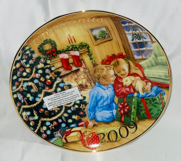 Christmas Plate Avon  2009 “A Gift to Remember“