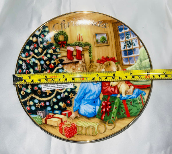 Christmas Plate Avon  2009 “A Gift to Remember“